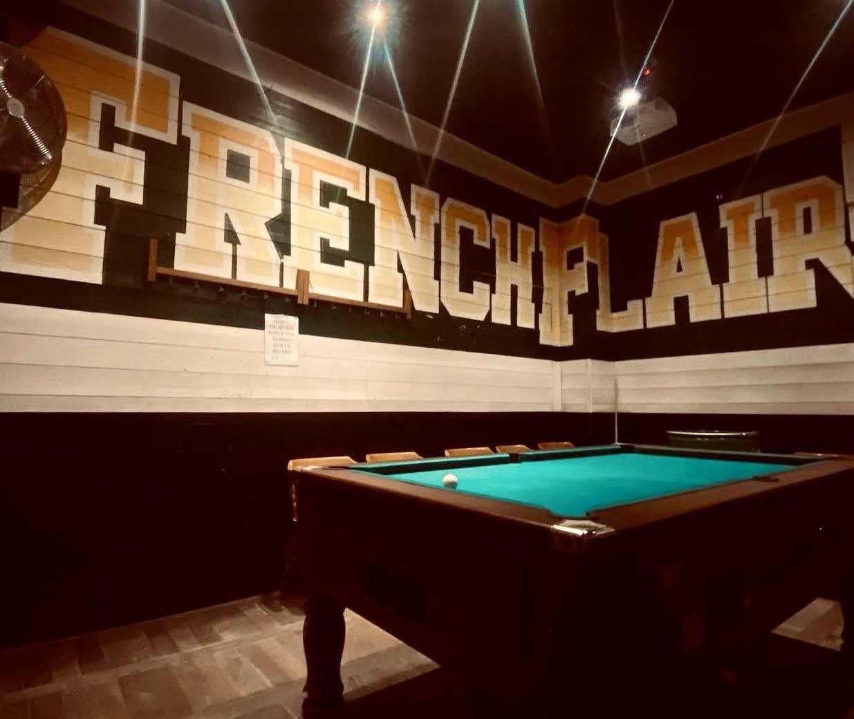 Table de billard du French Flair à Pigalle
